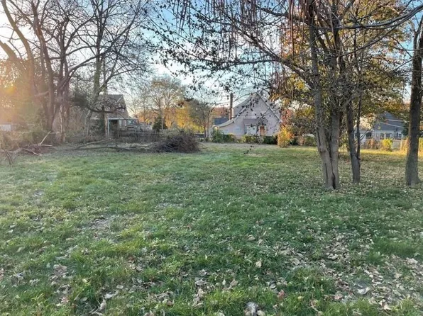 7426 Tracy Ave, Kansas City, MO 64131