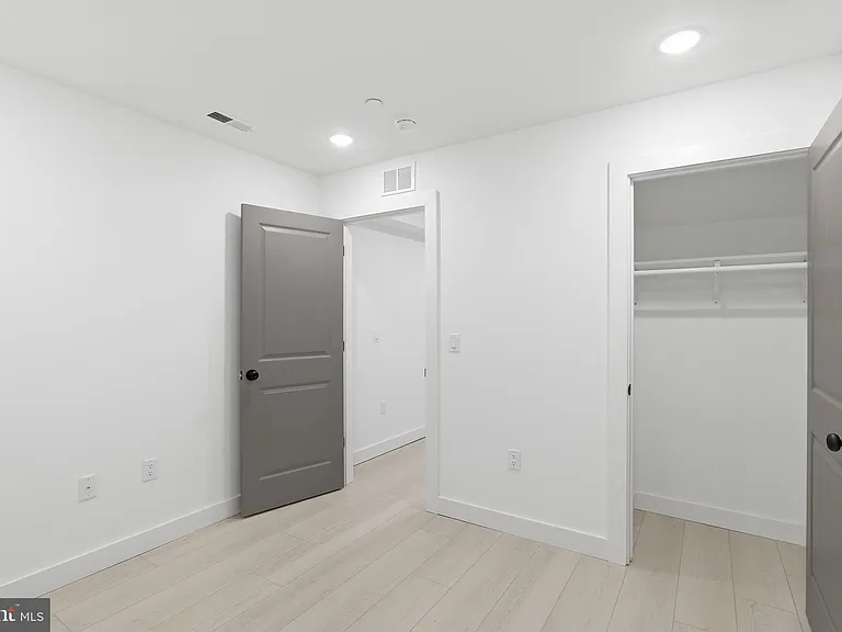 1025 W Orleans St — Photo 10