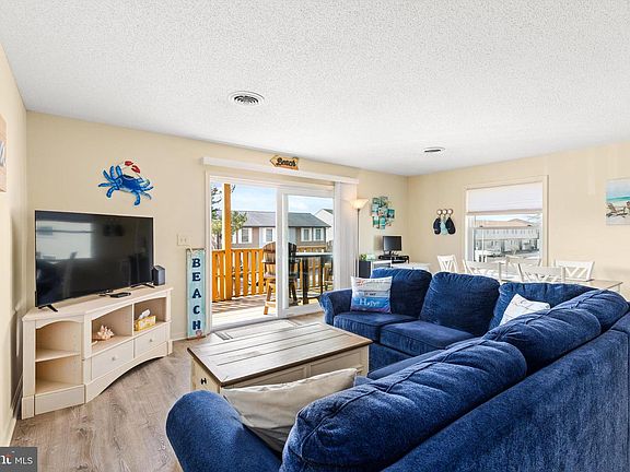 4th image of 132 Jamestown Rd #4