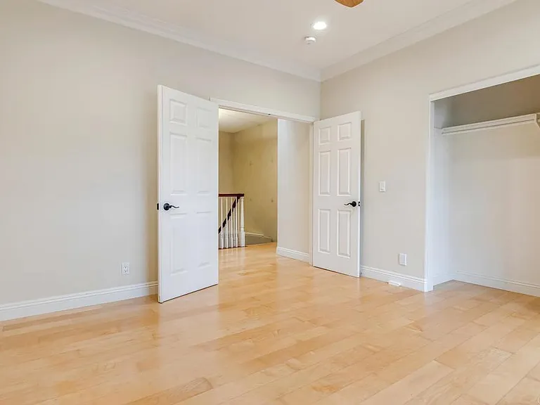 5370 Renaissance Ave — Photo 26