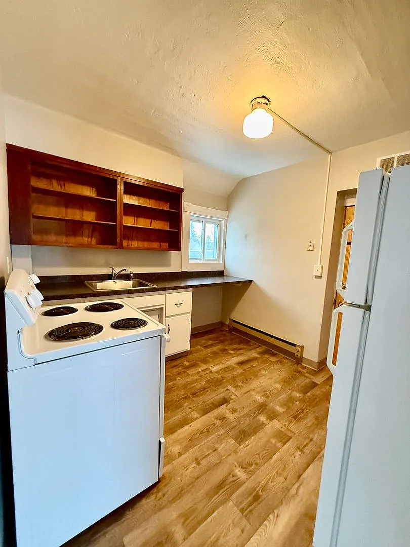 239 2nd Ave SE — Photo 4