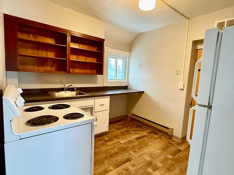 239 2nd Ave SE — Photo 4
