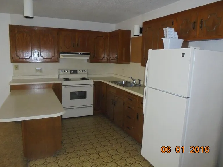 916 Lincoln St — Photo 7