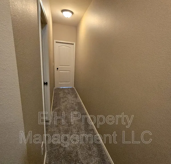 2146 N Woodlawn Blvd — Photo 33