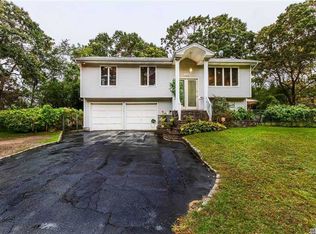 1018 Spur Dr S, Bay Shore, NY 11706