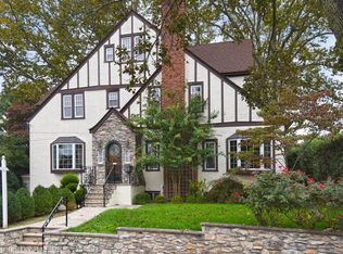 24027 Maryland Rd, Little Neck, NY 11362