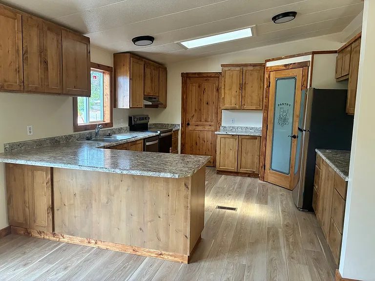 520 Sarma Dr — Photo 7