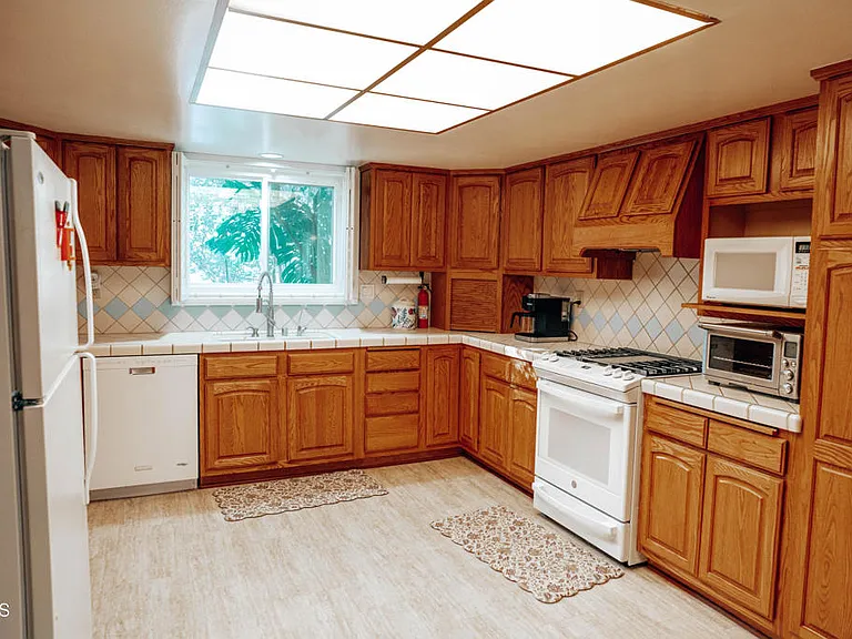 10872 Kings Rd — Photo 5