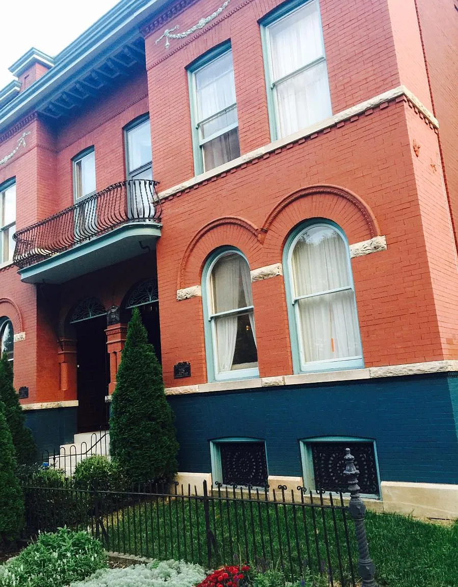 2 bed, 1300 sqft, $1,800 — Photo 1