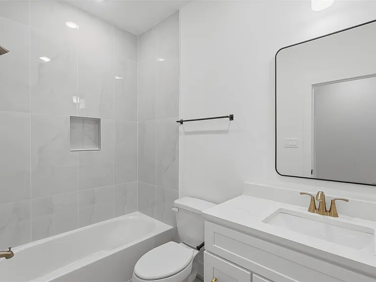 5921 Mountwood St #B — Photo 11