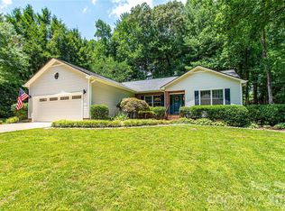 1705 Hummingbird Ln, Hendersonville, NC 28792