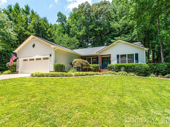 1705 Hummingbird Ln, Hendersonville, NC 28792