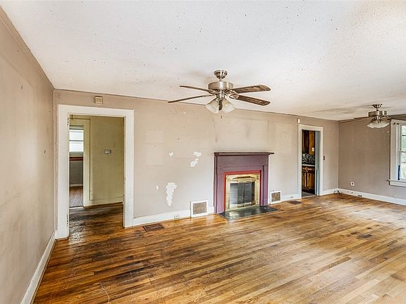 2nd image of 215 Dukeland Dr