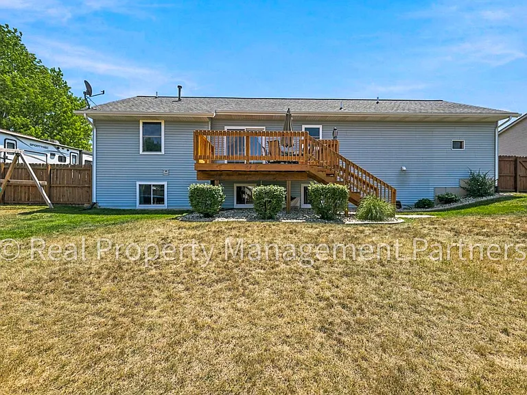 11425 Prairie Ave — Photo 32