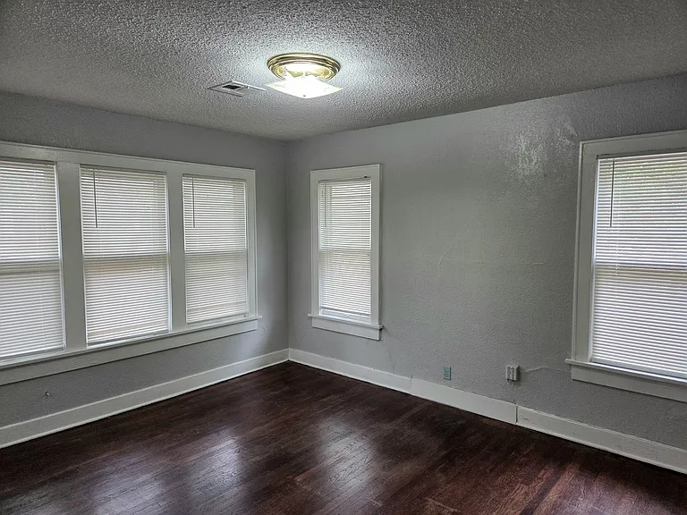 1809 N Gatewood Ave — Photo 10