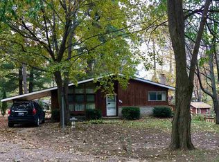 706 Terrace Dr, Houghton Lake, MI 48629