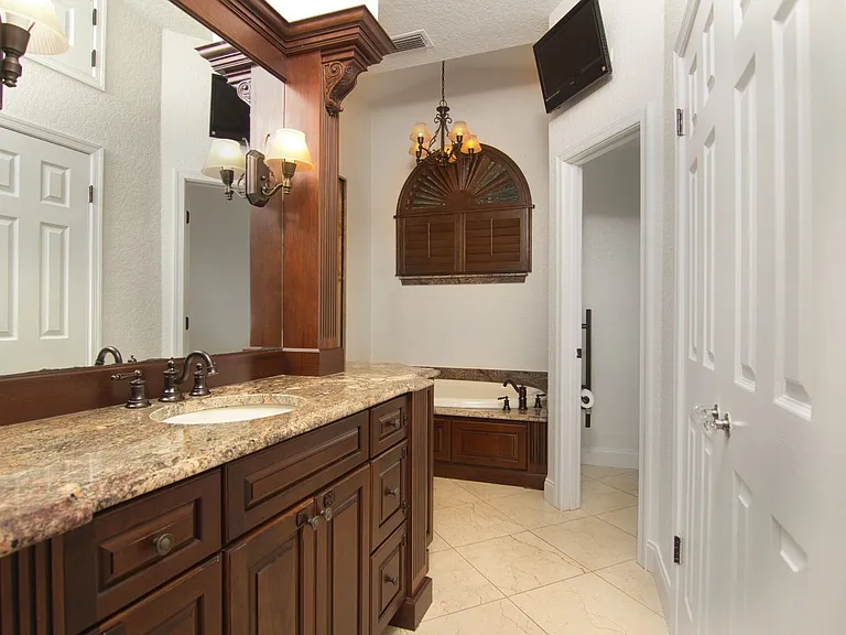 7725 Apple Tree Cir — Photo 21