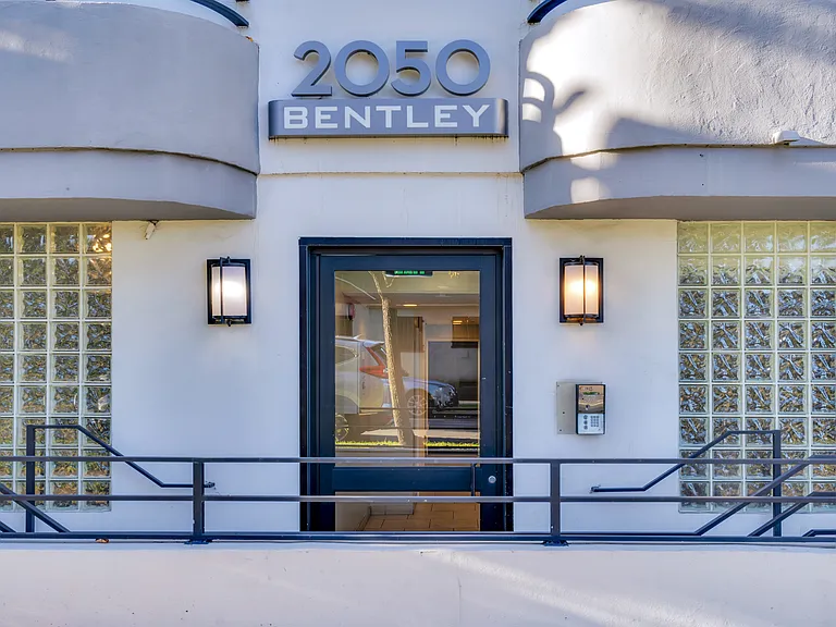 2050 S Bentley Ave #Penthouse 5 — Photo 4