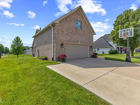 3rd image of 100 Decourcy Ln