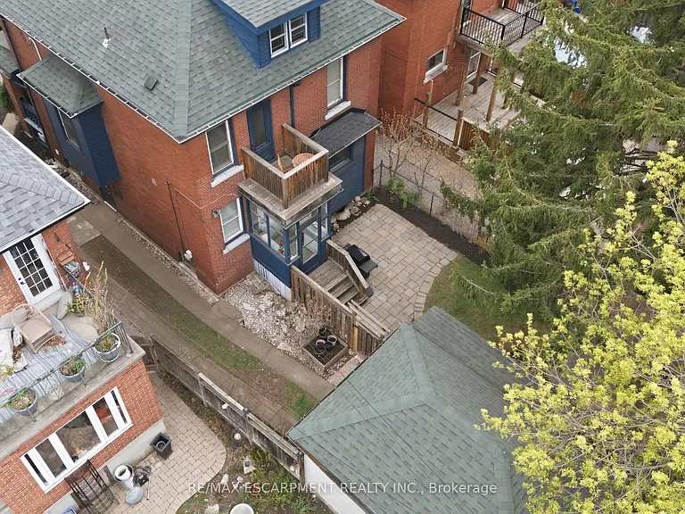 37 Connaught Ave S — Photo 42