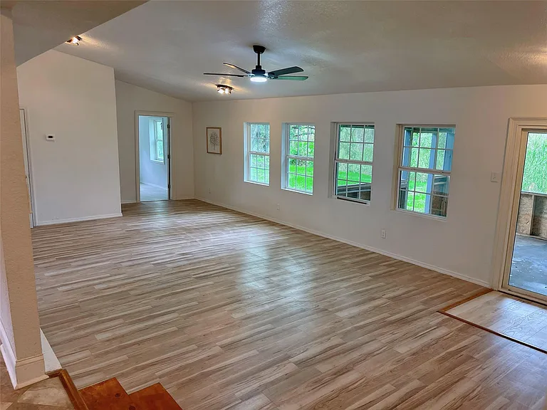 2726 Shady Creek Ln — Photo 3