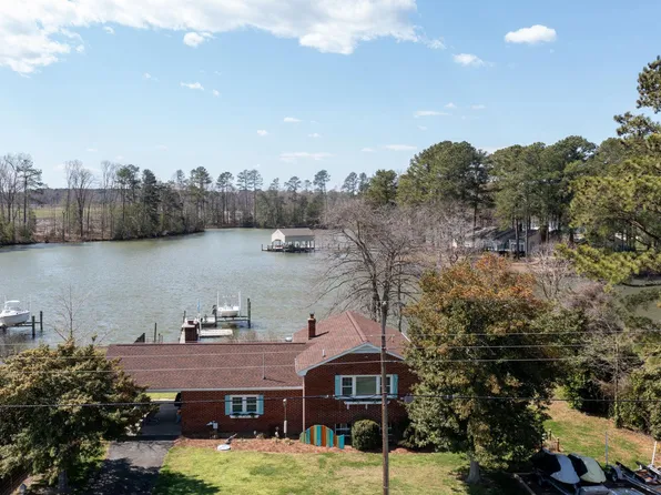 208 Bluebird Rd, Hague, VA 22469