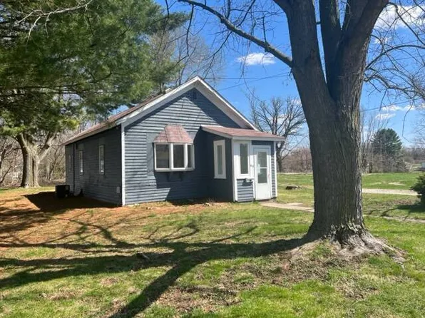 615 S 8th St, Monmouth, IL 61462