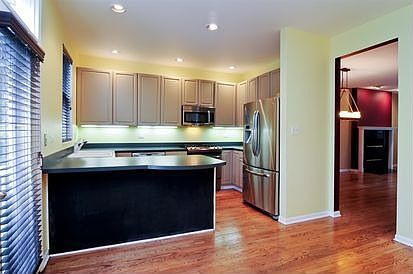 4th image of 2909 N Wolcott Ave #A