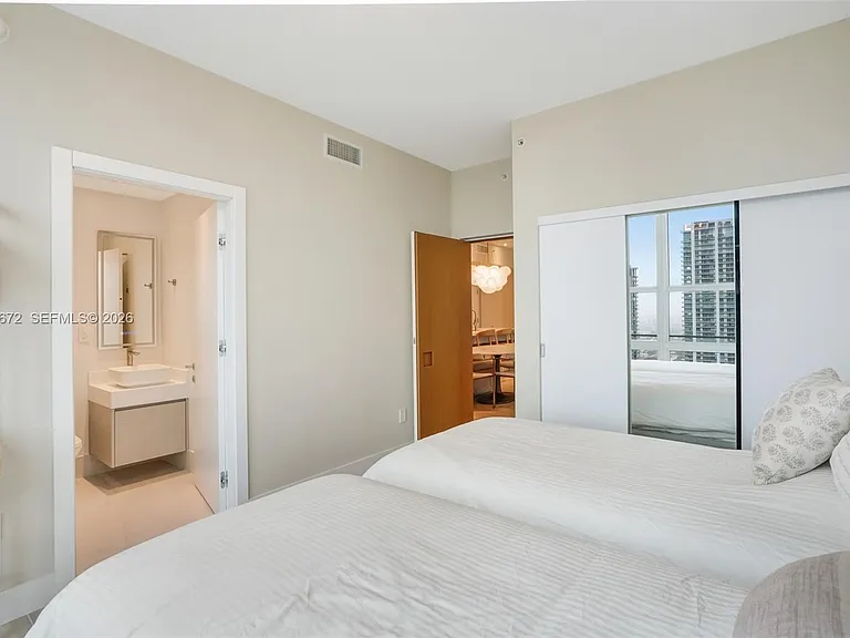 31 SE 5th St #3921 — Photo 43