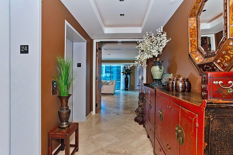 Private Entry Foyer