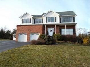 158 Brandon Ct, Neshanic Station, NJ 08853