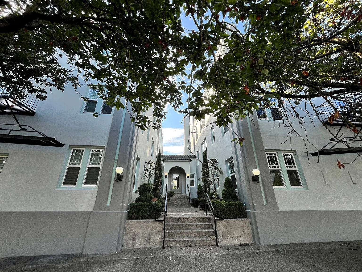Castle Manor by Star Metro — Photo 3