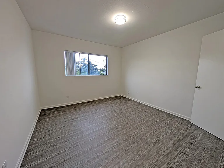 520 N Virgil Ave #8 — Photo 15