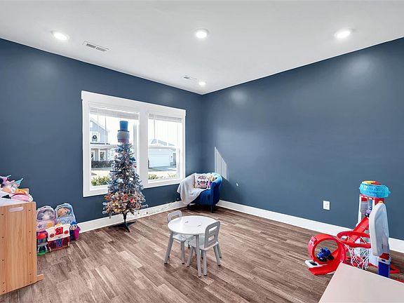 5th image of 136 Walking Stick Way