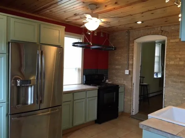 212 N Pine St #1, Chaska, MN 55318