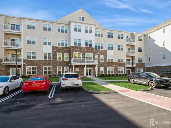 533 Lorhan Dr, Piscataway, NJ 08854