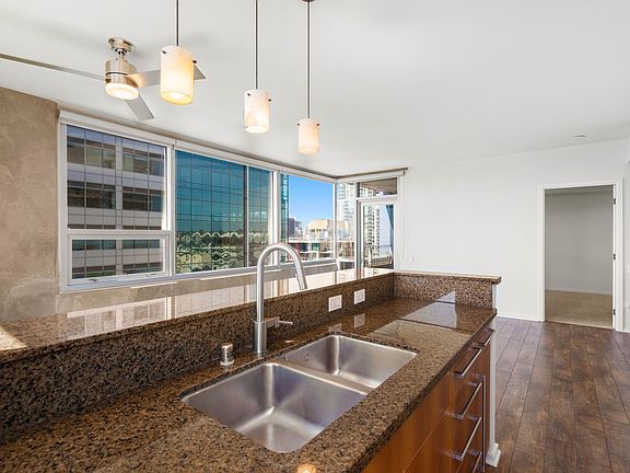4th image of 321 10th Ave Unit 1608