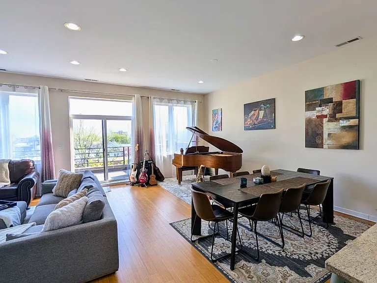 2642 W Chicago Ave #4 — Photo 3