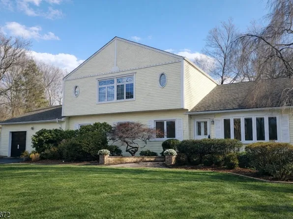 26 Lake Dr, Randolph, NJ 07869