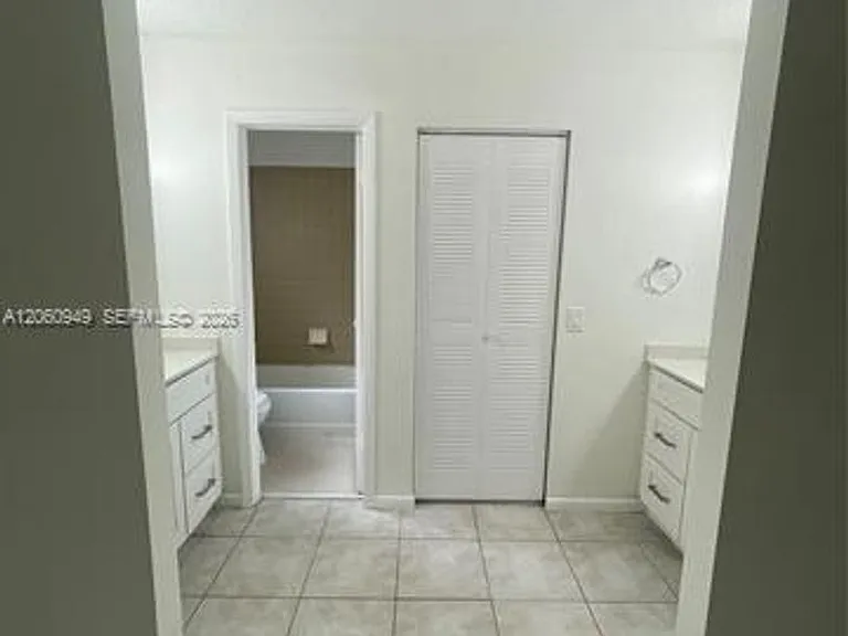 12370 SW 52nd Pl #Townhouse 12370 — Photo 31