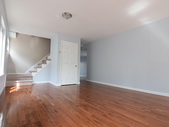 4th image of 122 Cortelyou Ave