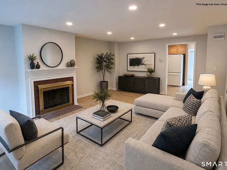 1 Barrington Dr #B — Photo 3