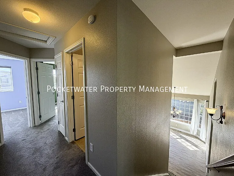 2127 Mountain Iris Dr — Photo 6