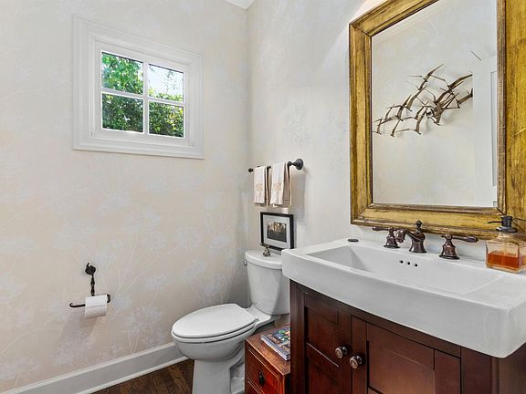 3rd image of 1419 Clifton Ln