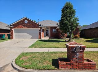 2713 SE 97th St, Moore, OK 73160