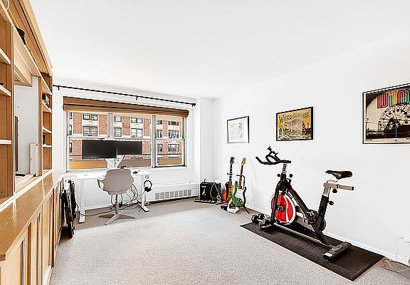4th image of 15 W 72nd St APT 16P