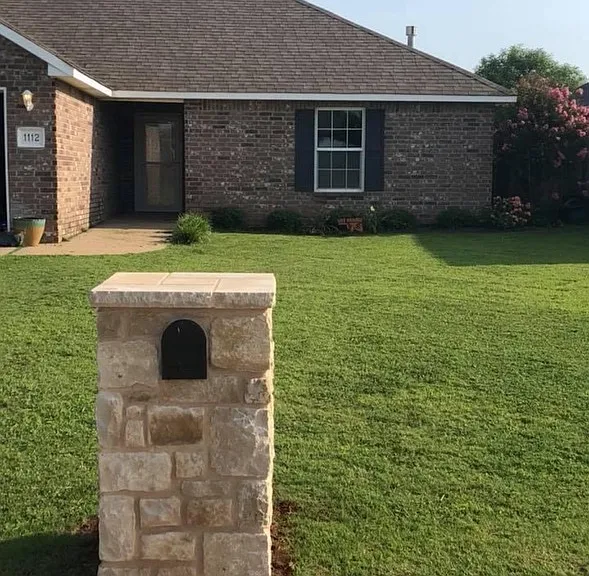 1112 E Emma Ln — Photo 2