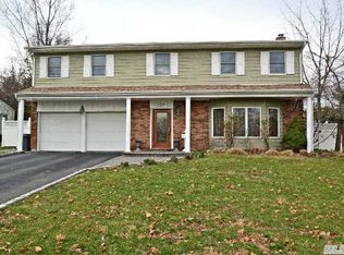 149 Rumford Rd, Kings Park, NY 11754