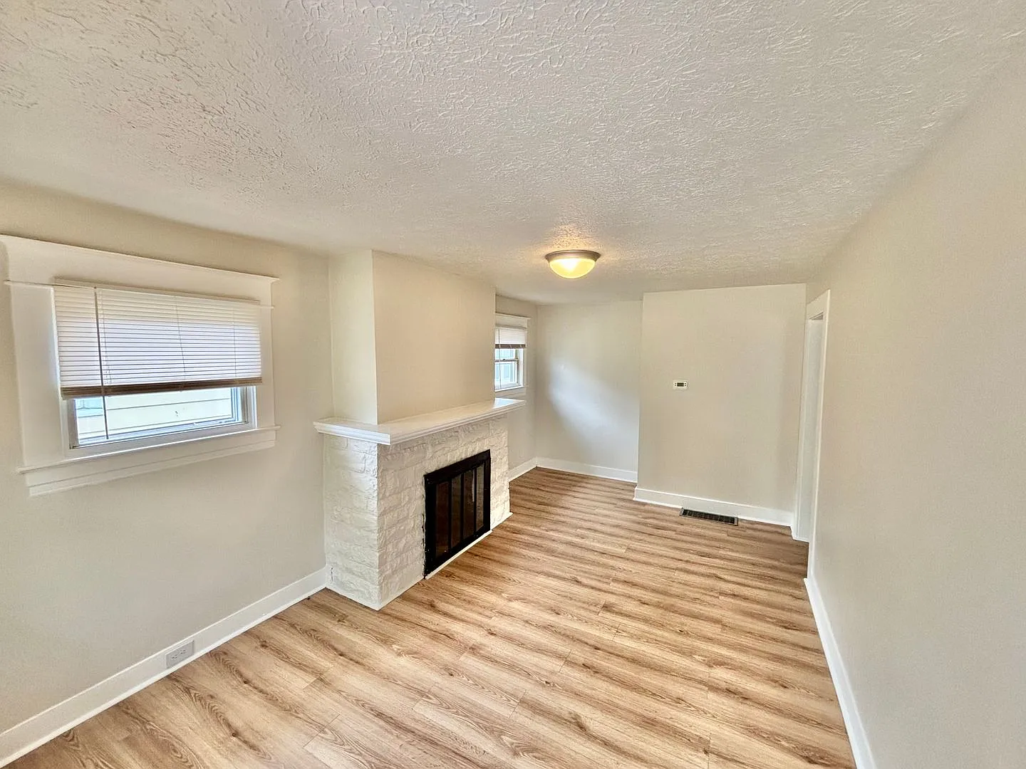 3911 Larkwood Avenue - 2 Bedroom House in Portland, Driveway, Basement, Pets OKAY! — Photo 3
