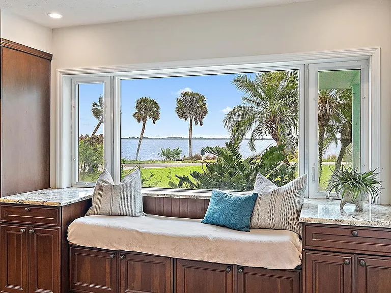 6205 S Indian River Dr — Photo 26